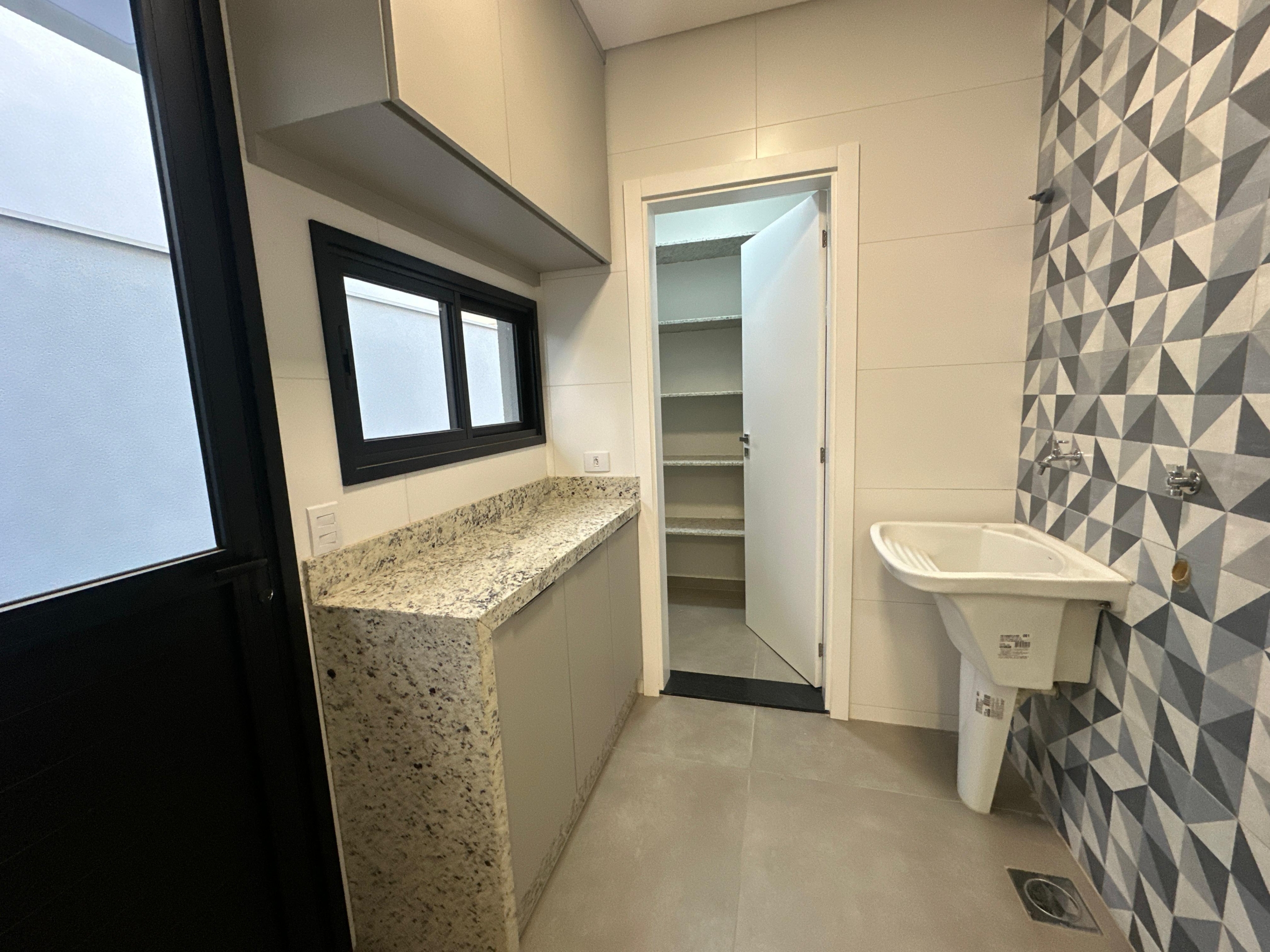 995795be-62eb-4ed9-92f7-e4adadf8c704