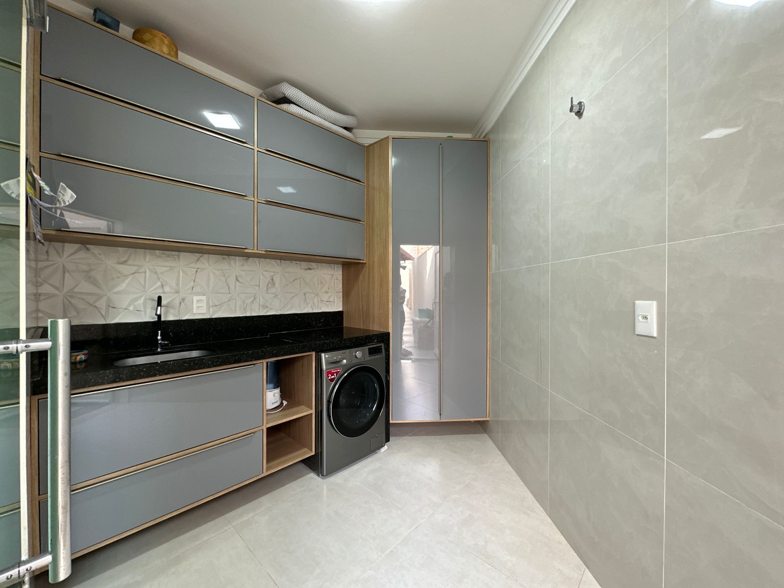 1e6142c0-9040-431a-b759-47b211f33d3b