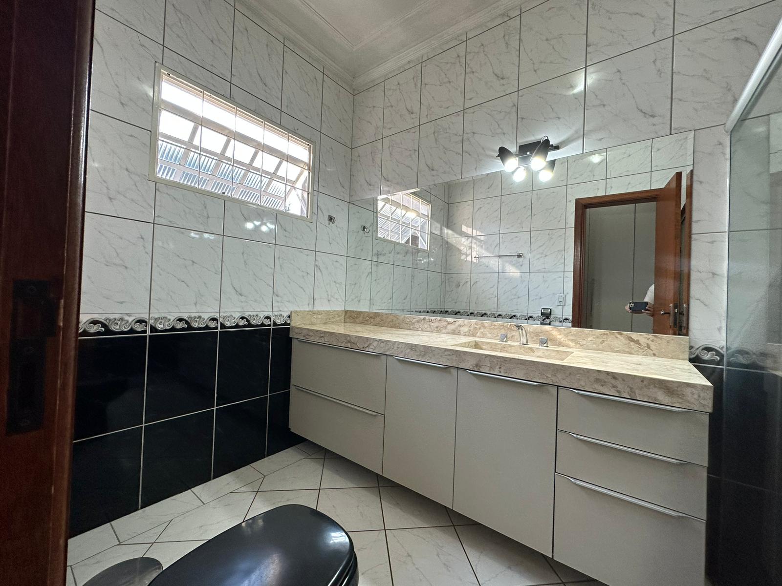 37a583ae-98da-40e6-9c6c-433b0e9d2903