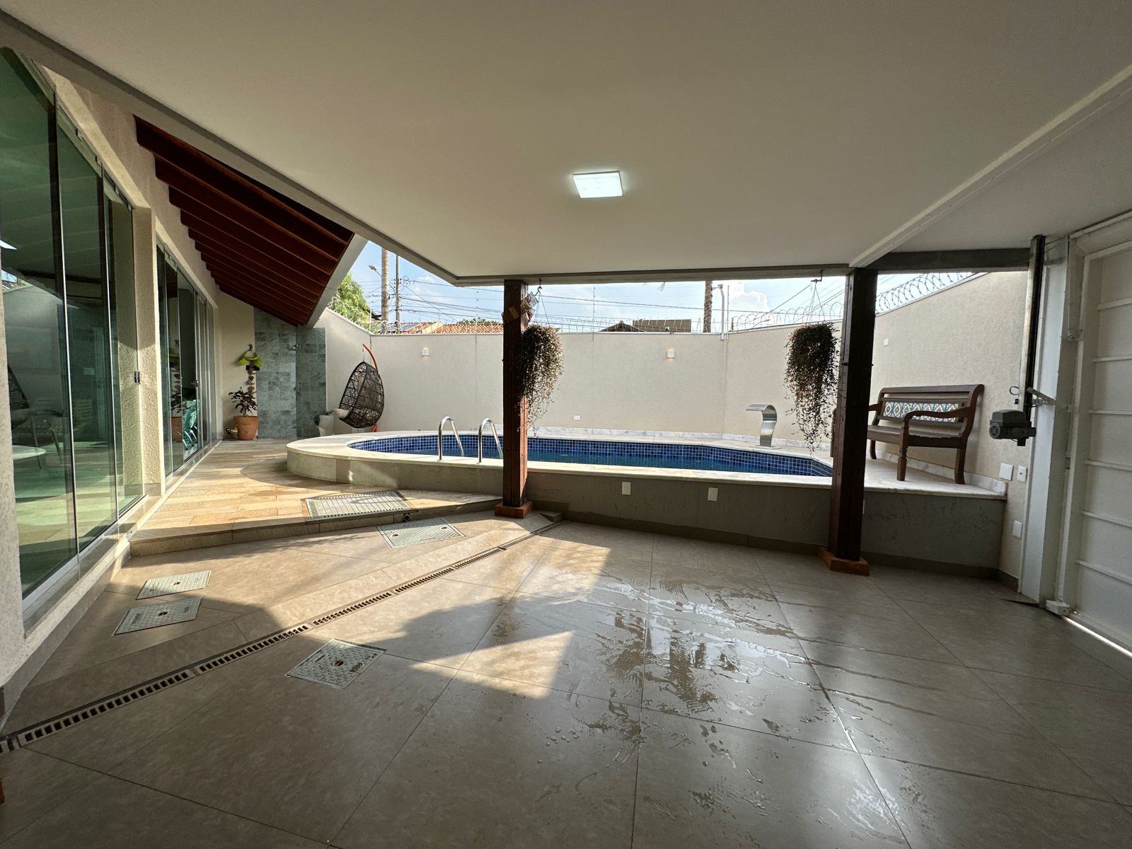 40d9c2e7-7676-4e86-9a55-d3f244124a7b