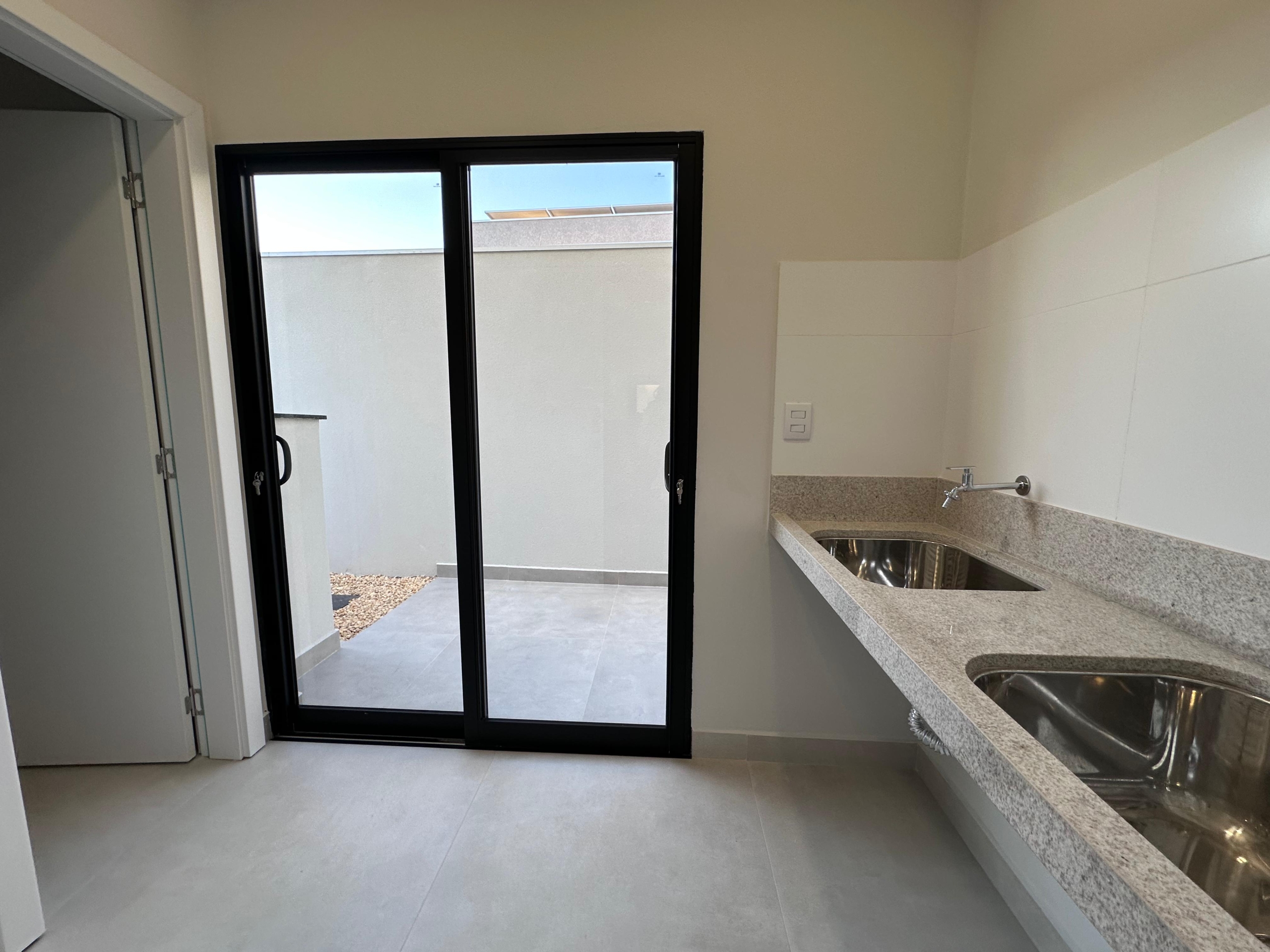 833aa5d5-0fb2-47ed-b260-f9424f69d656