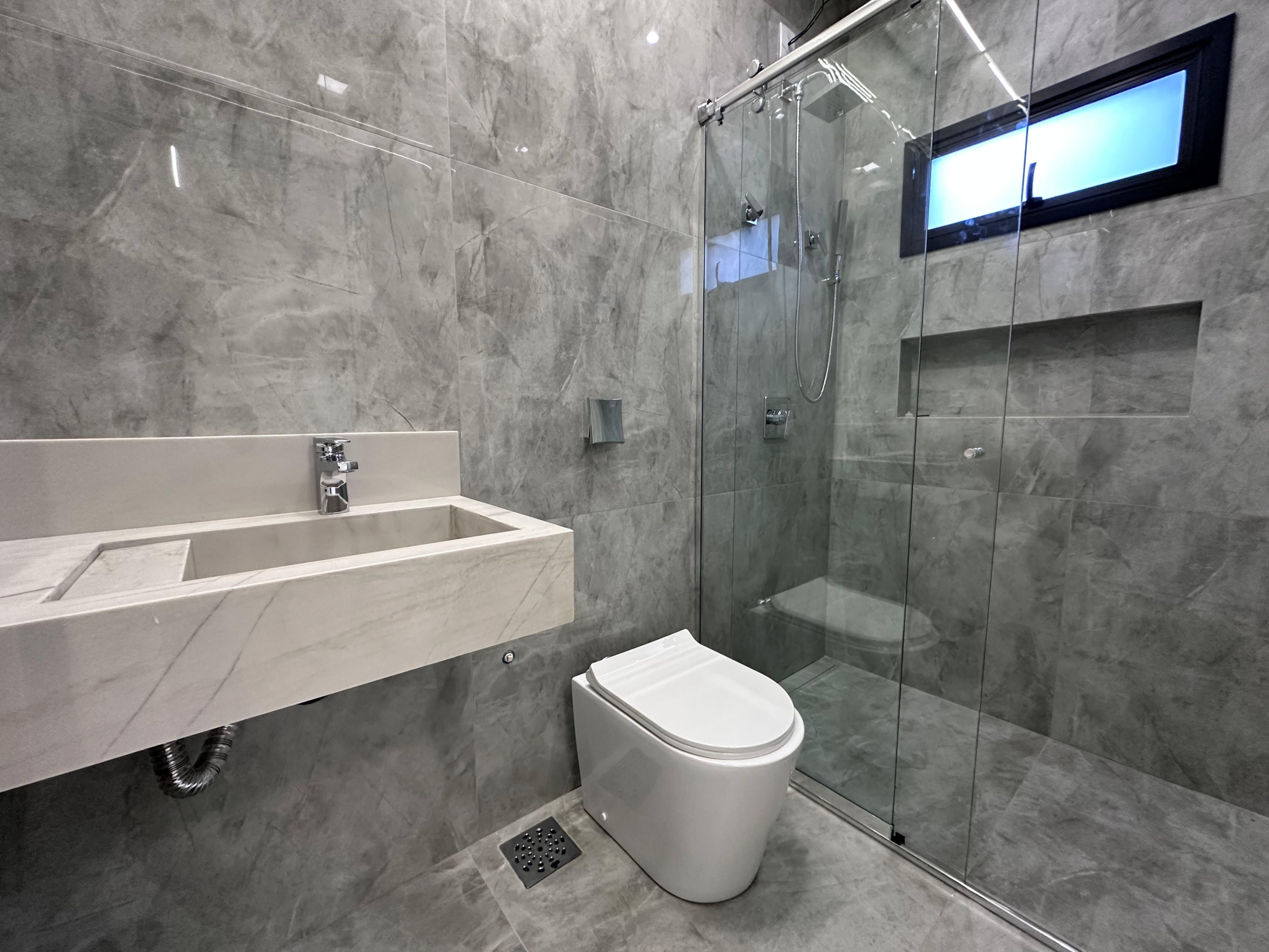 a5b198d4-9956-40e8-a33d-1d32f7466cb1