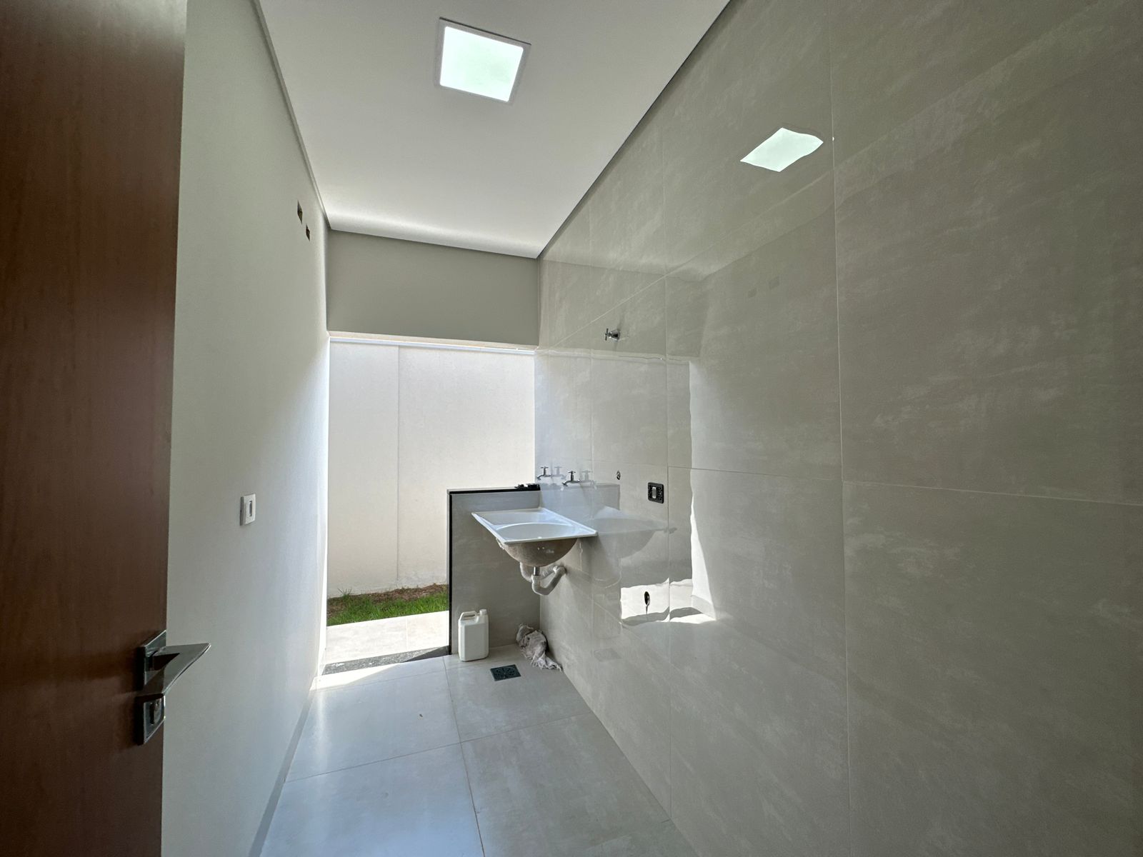 b16ec7b9-8aa0-44a1-ab69-720bac42d76b