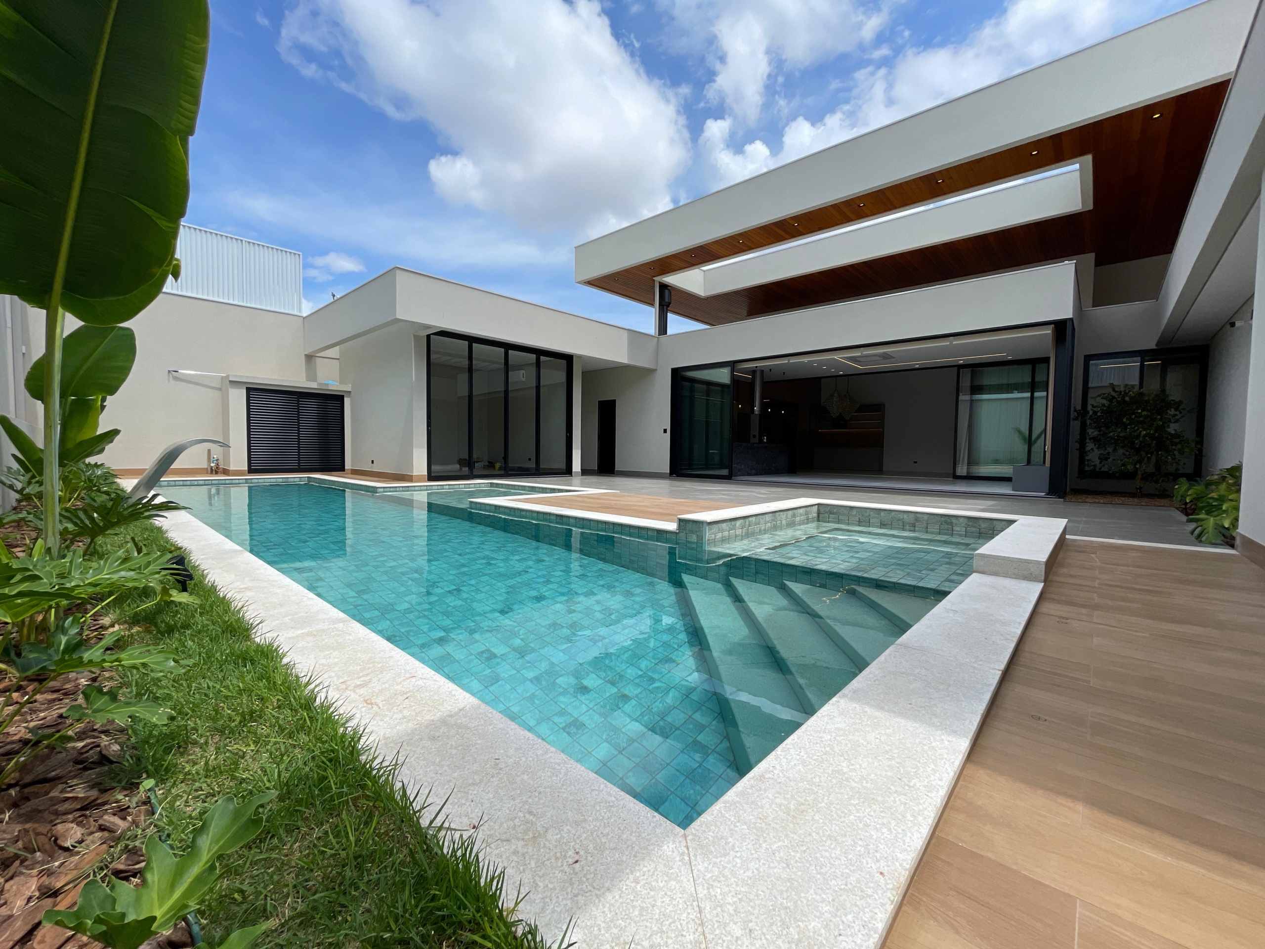 df6933a3-8687-4d2b-a62f-48f88de4b684