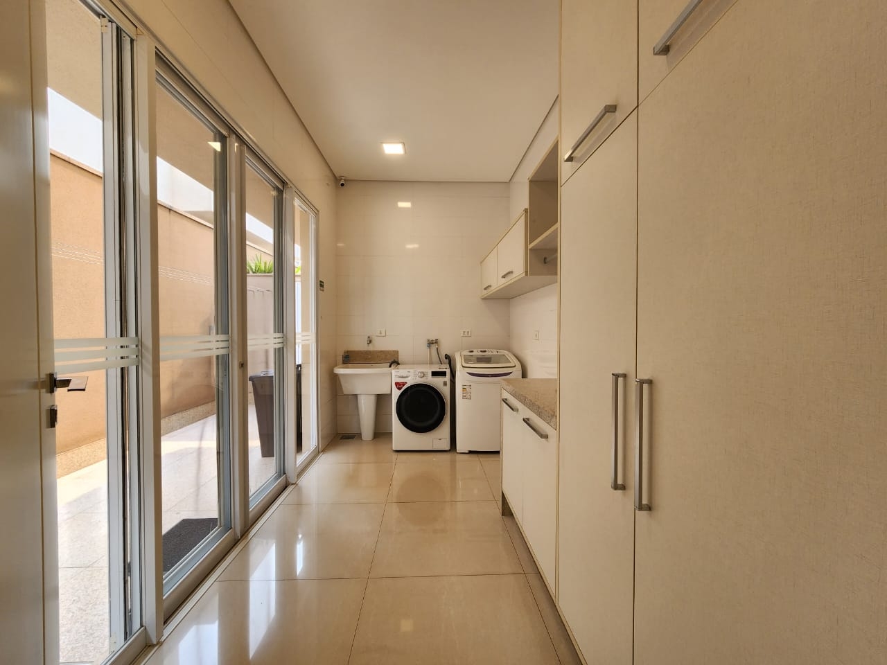 52757b5e-65e1-4110-89dc-e0c033308ffd_Easy-Resize.com