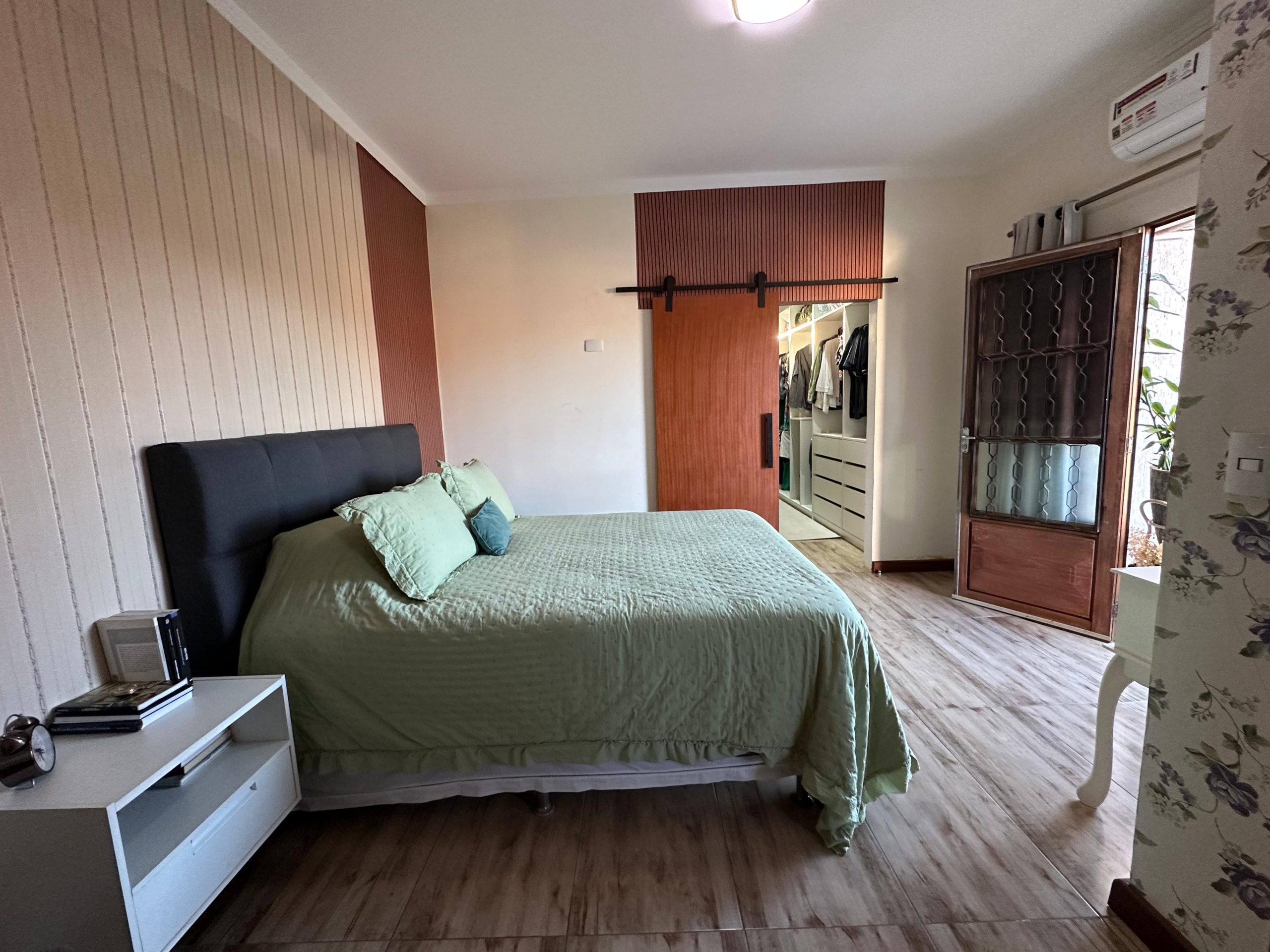 605dc1ab-f10f-40e7-ac47-8607c7fda083