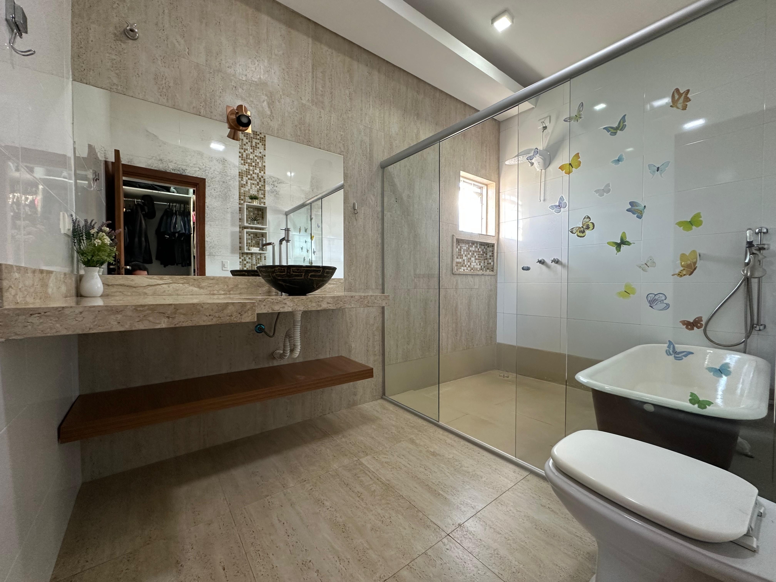 6bd56dd5-a821-452a-aaaf-4aefe4f5d41a