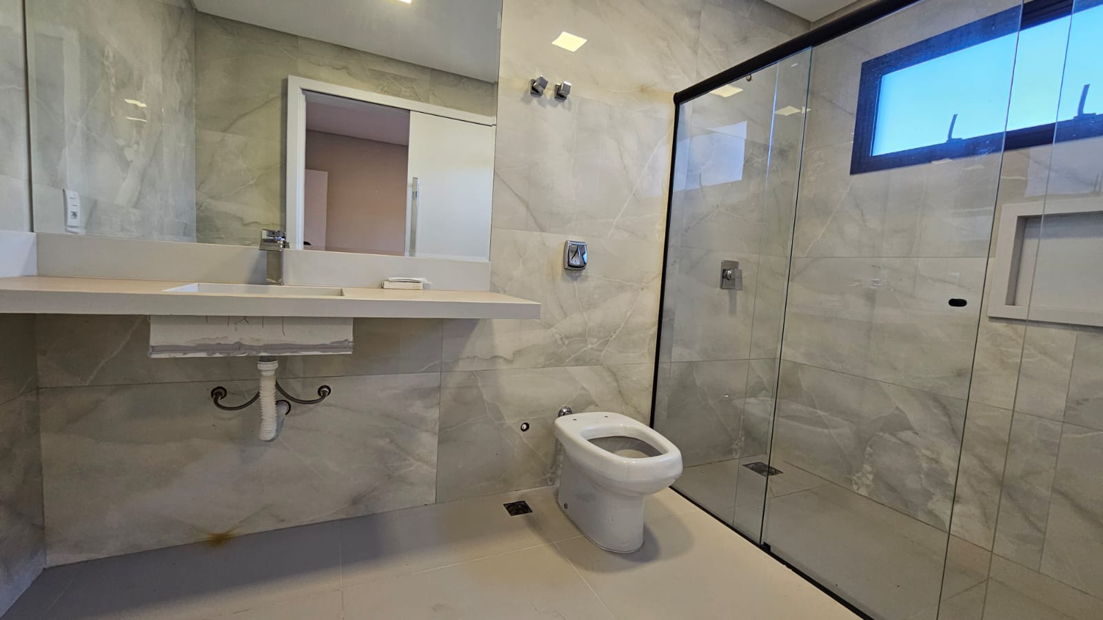 b0996f3f-fa3a-4765-b801-94acfe8ef1f4