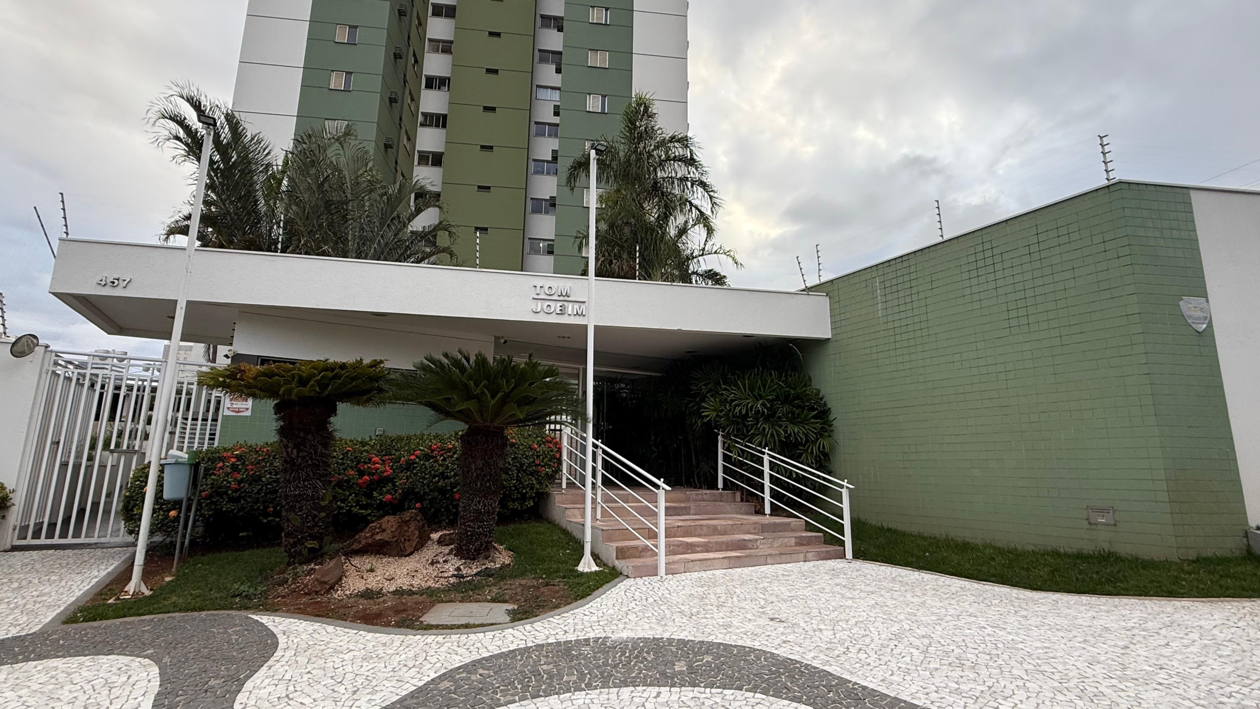 db8ef3d8-be42-47fd-88f8-013e68c11379