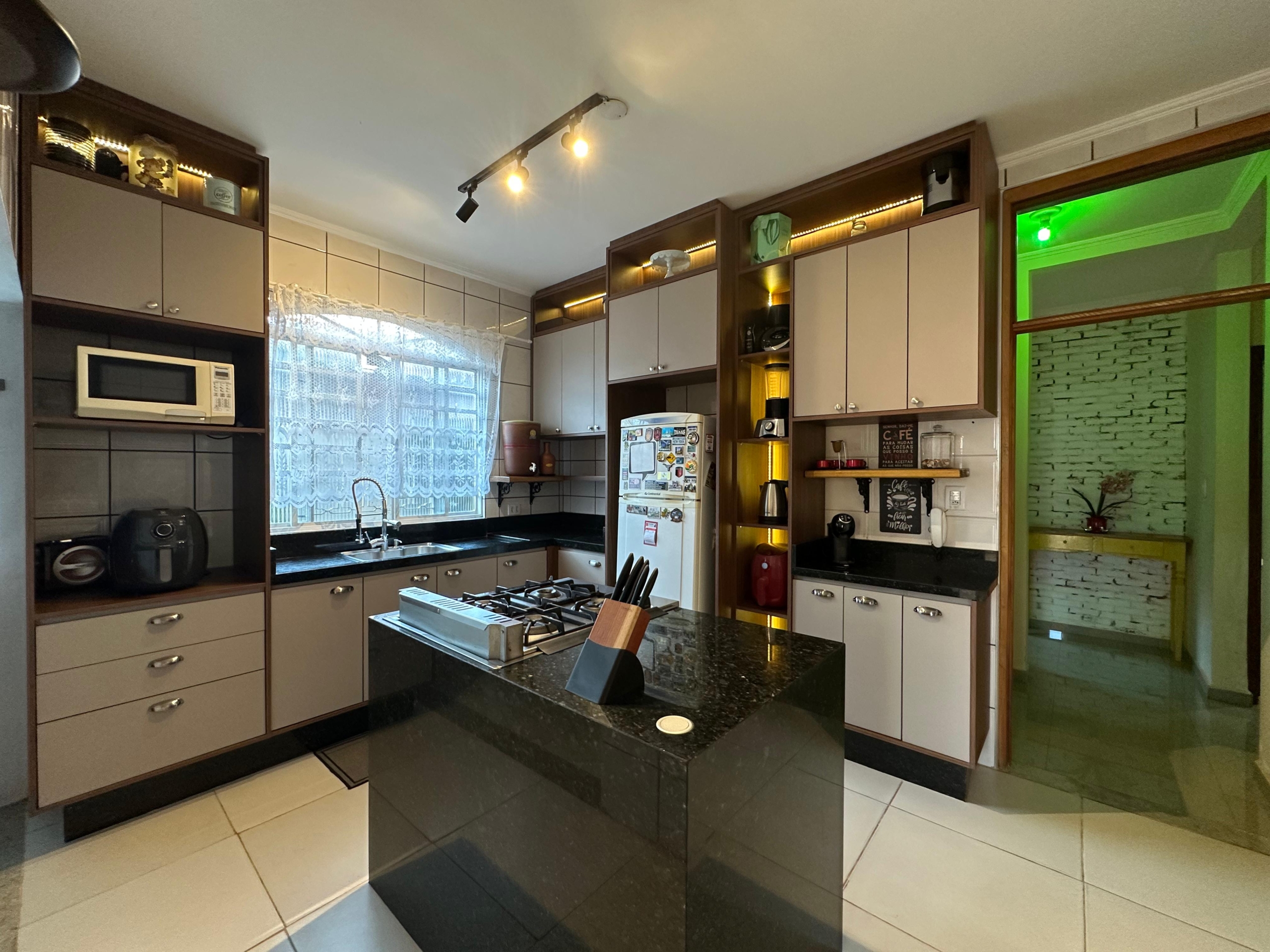 e8718e29-b739-4595-91f7-612a61eda298