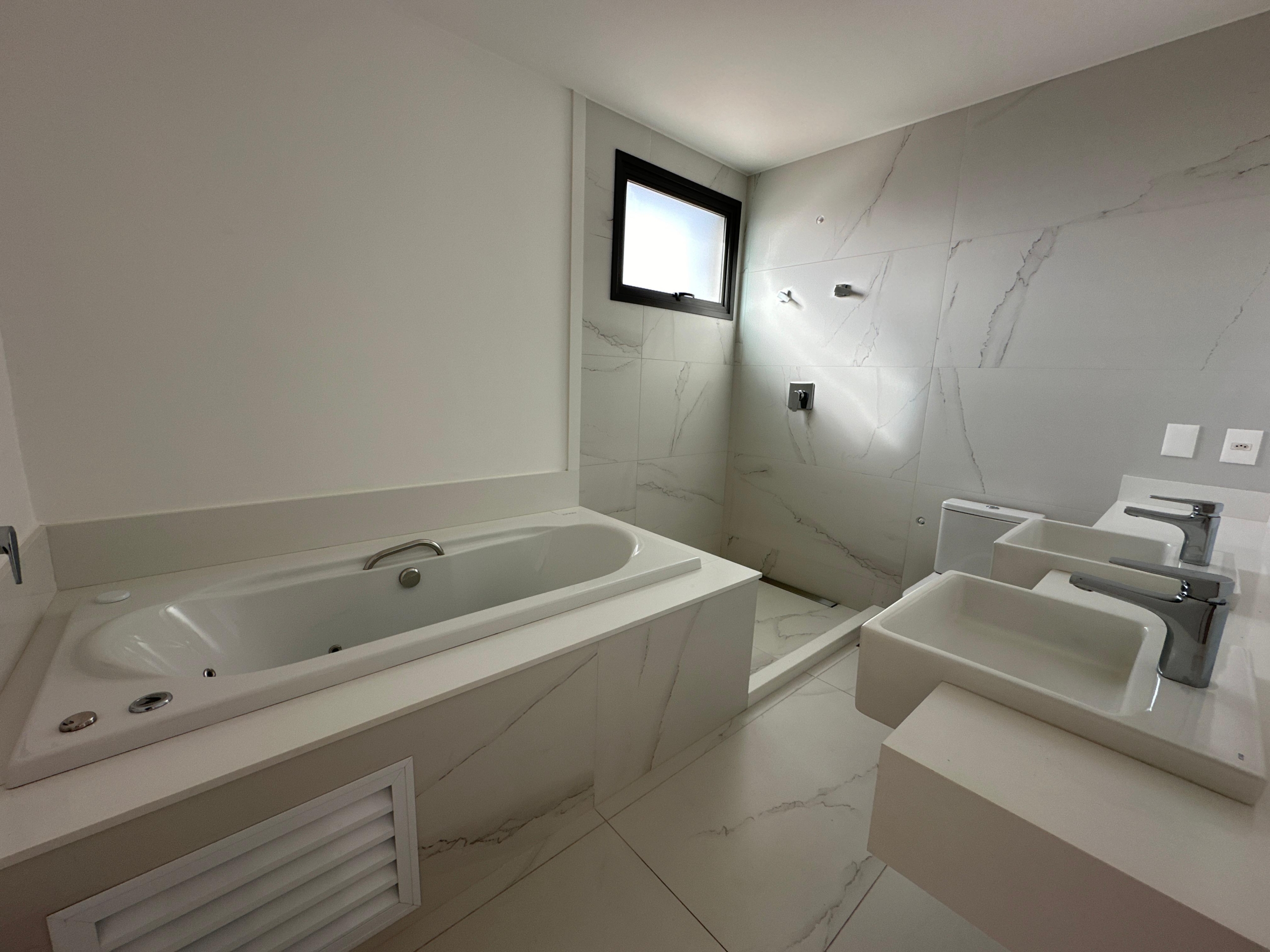 e8a33794-159f-43a0-ae34-b05f1d240ff5