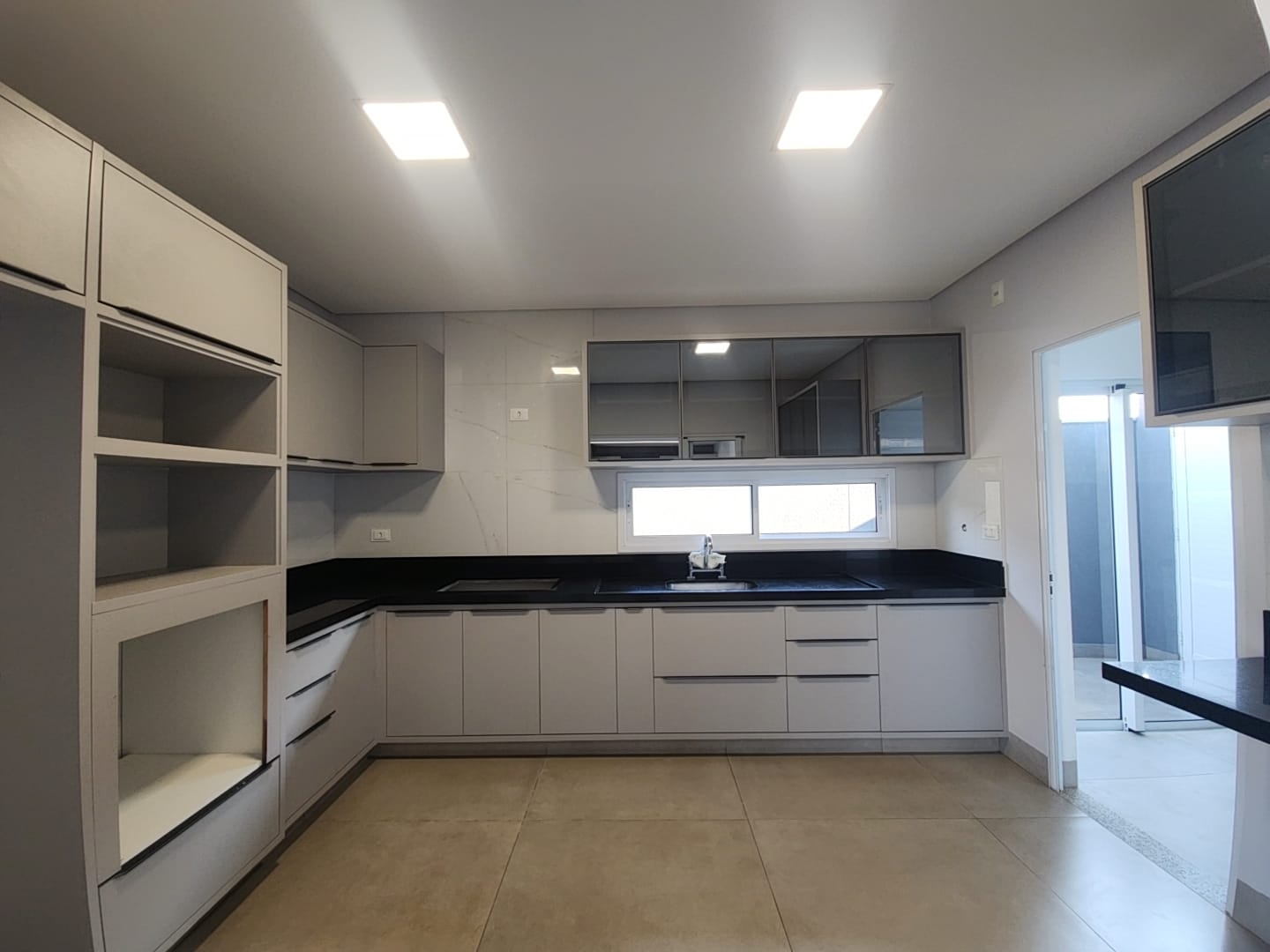 f70a6b65-7903-41d3-8a97-24f7efc12744